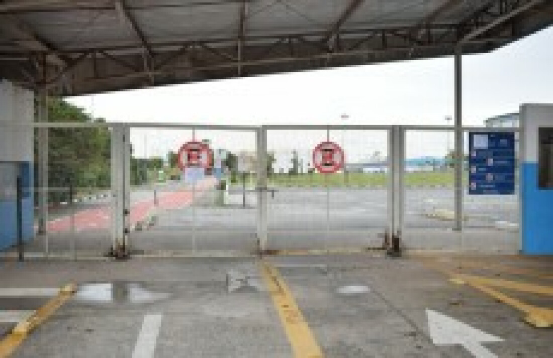 portões fechados no parque max feffer