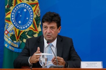Saúde diz que há transmissão comunitária em todo o país