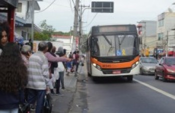 Redução gradativa dos ônibus entra em vigor nesta segunda