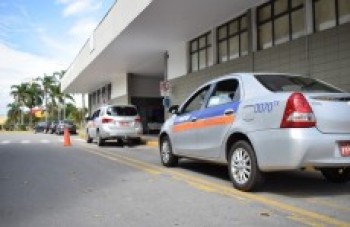 Aplicativo e táxi têm queda de público