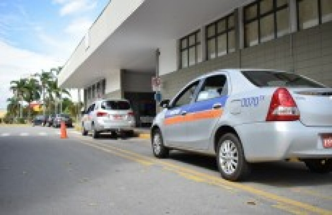 Aplicativo e táxi têm queda de público