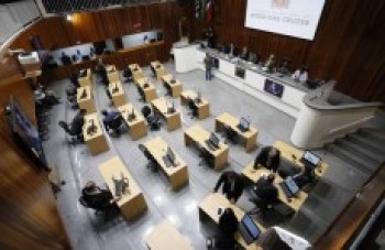 Reajuste de 4,4% no salário desagrada servidores públicos