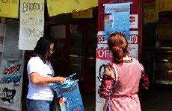 Saúde promove distribuição de folhetos informativos