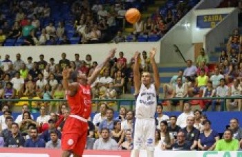 Paulistano derrota Mogi e jogo 4 acontecerá hoje