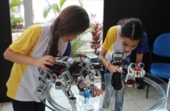 Estudantes participam de eventos voltados à robótica