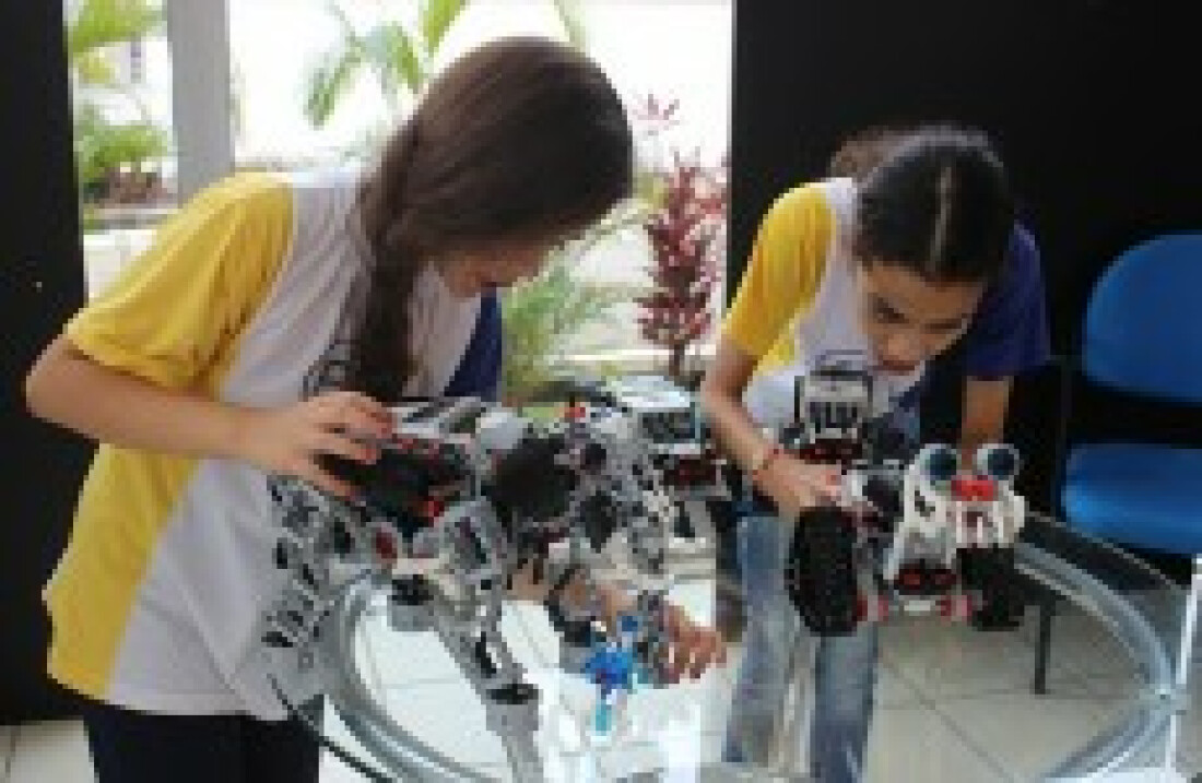 Estudantes participam de eventos voltados à robótica