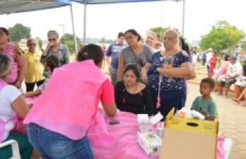 Outubro Rosa reúne serviços de saúde e beleza à população