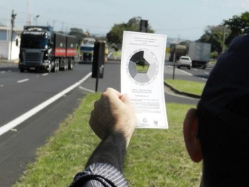 Operação da Cetesb multa 214 veículos em rodovias da região