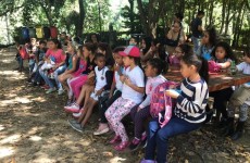 Crianças fazem visita a zoológico de Guarulhos