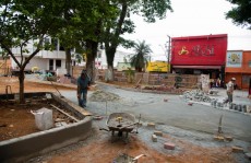 Obras seguem e coreto é removido