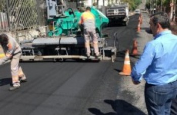 Asfalto em avenida no Jardim Maricá começa a ser recapeado