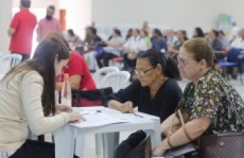 Famílias assinam contratos para 80 moradias em Palmeiras