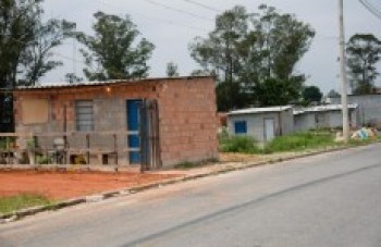 Cresce invasão nas margens do Tietê em Itaquaquecetuba