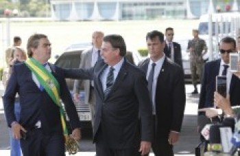 Bolsonaro coloca ator para falar do PIB