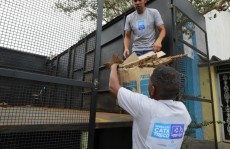 Trabalhadores protestam contra falta de cestas básicas em Poá