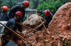 Chuva na baixada deixa 15 mortos