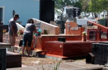 Prazo para fazer limpeza de sepulturas termina amanhã