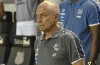 Com técnico sob pressão, Santos recebe Palmeiras