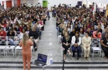 Ferraz recebe os novos profissionais da Educação