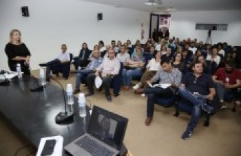 Despesas com educação ultrapassa limite