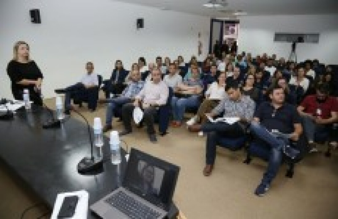 Despesas com educação ultrapassa limite