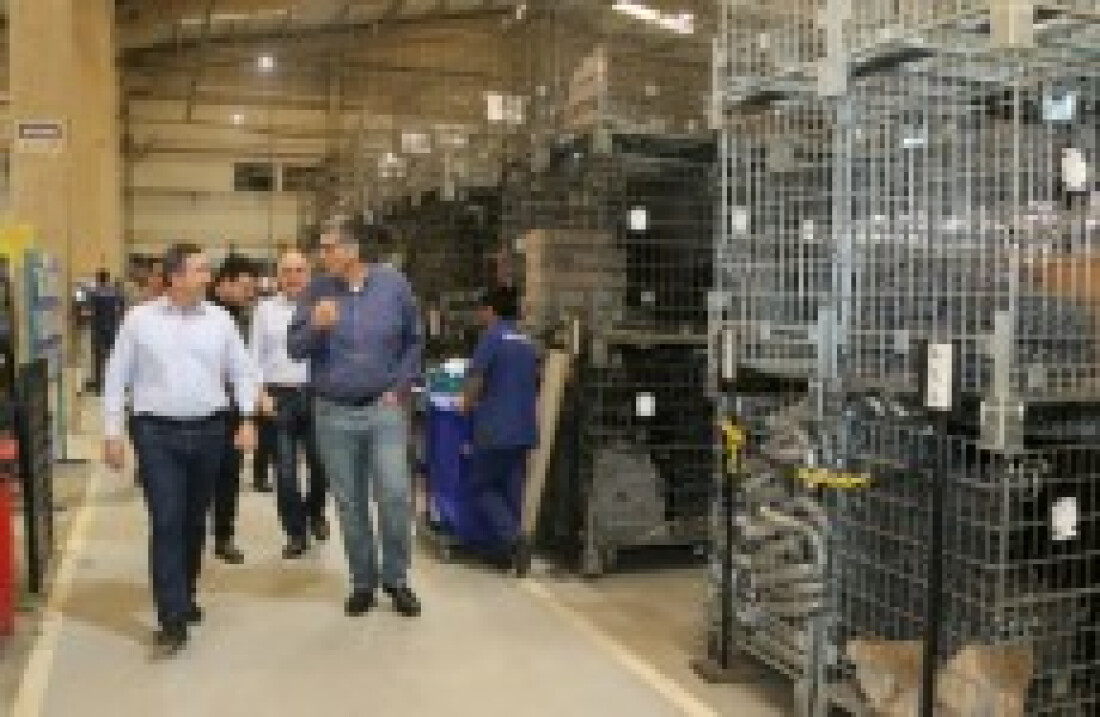 Prefeito visita empresa de autopeças Tecnocurva