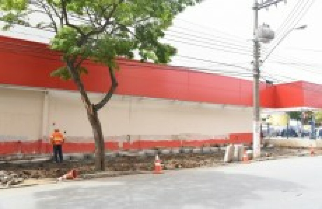 Fachada do Shibata começa a ser instalada:
