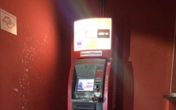 Gate tira dinamite de caixa eletrônico