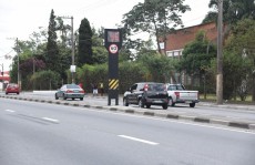 Lombada eletrônica volta a fiscalizar velocidade na Prudente de Moraes