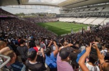 Corinthians leva 32 mil a treino aberto