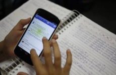 Uso de telefone celular nas salas de aula divide opiniões
