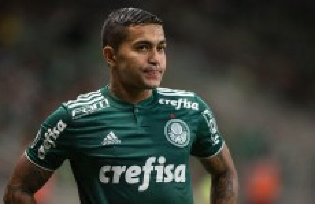 Atacante Dudu celebra marca de 300 jogos pelo Palmeiras