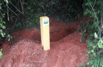 Corpo é encontrado enterrado em cova
