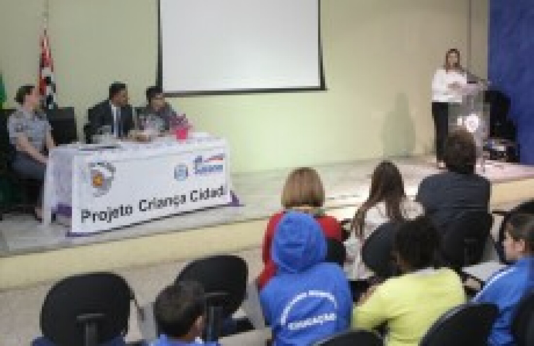 Primeira-dama é nomeada madrinha do projeto 'Criança Cidadã' da PM