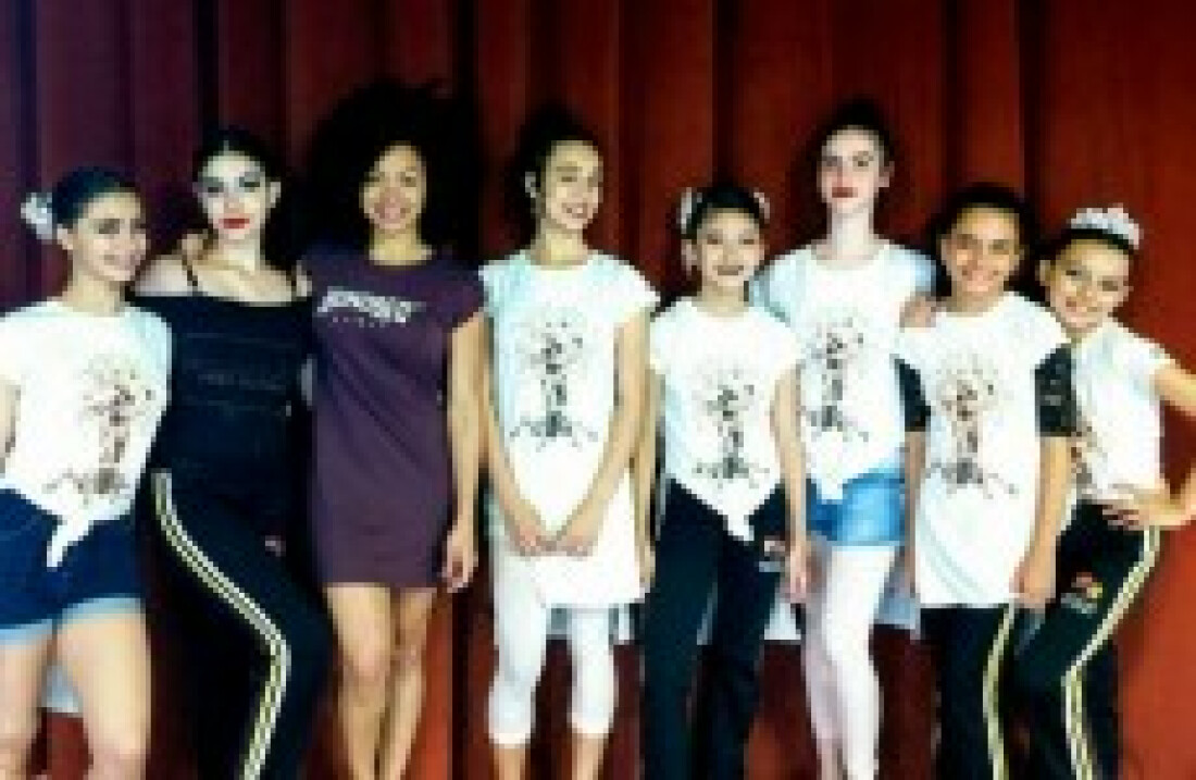 Bailarinas participam de festival na Argentina