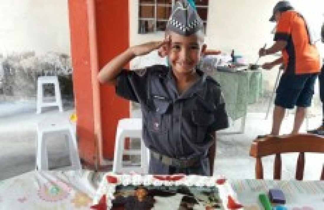 Policiais participam de aniversário em Poá