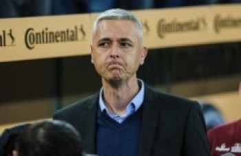 São Paulo e Corinthians se enfrentam para evitar crise