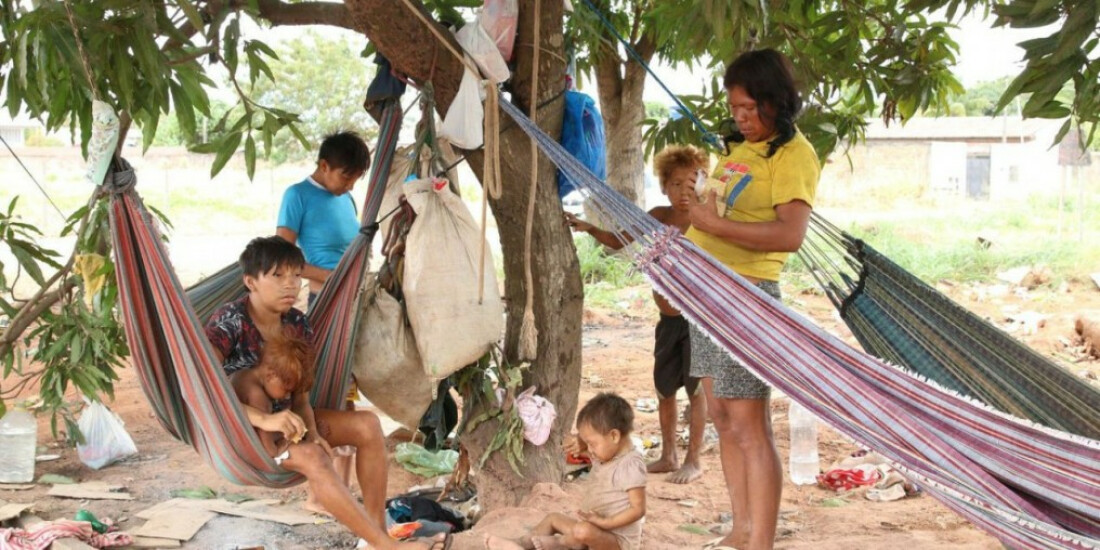Grupo yanomami vive às margens da BR-174 em Boa Vista