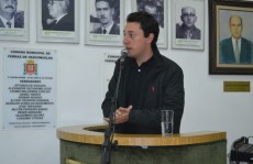 Gambale assume liderança do PSL