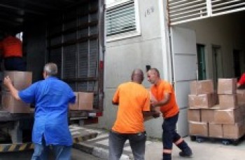 Itaquá recebe mantimentos para auxiliar desalojados