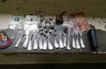 PM prende casal com drogas perto de escola
