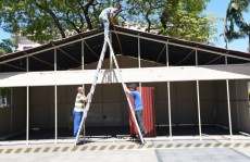 Casa do Papai Noel está sendo montada em praça