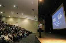 Palestra com prefeito lota auditório do Cemforpe