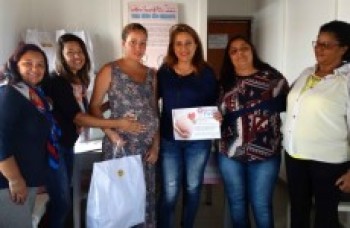 Gestantes do projeto "Nascer Feliz" recebem enxovais do Fundo Social de Itaquá