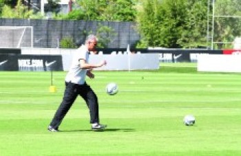 Brasil usa força máxima contra a Inglaterra em teste para Tite