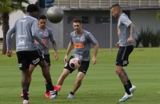 Corinthians pega a Inter de olho na Libertadores