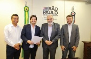 Secretário recebe deputado e prefeitos