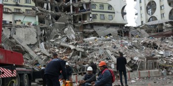 OMS pede ajuda internacional no apoio a Turquia e Síria