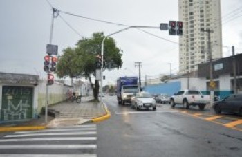 novo semáforo na Vila Rubens entra em funcionamento: