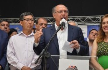 Sem alarde, Alckmin já costura alianças para concorrer em 2018